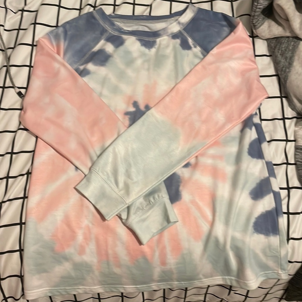 never worn long sleeve tie dye